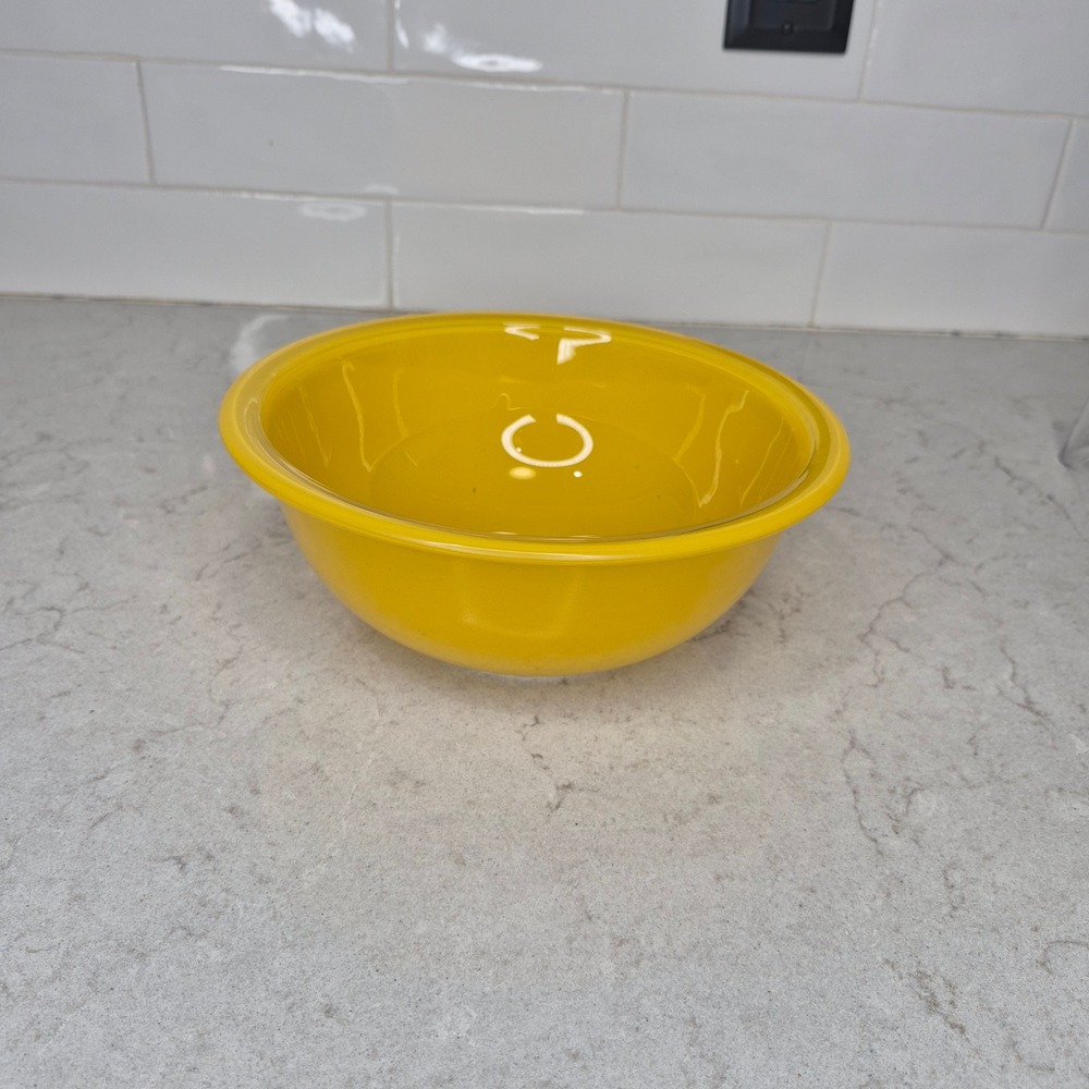 Vintage Pyrex 323 Yellow Mixing Bowl 1.5L 1 1/2 Qt USA